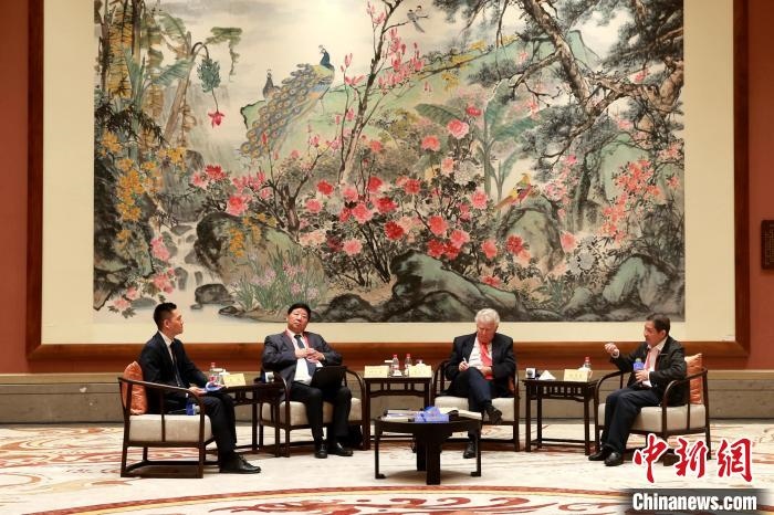 9月27日，尼山世界文明論壇在曲阜舉行，圖為該論壇的“高端訪談”活動?！×籂?攝