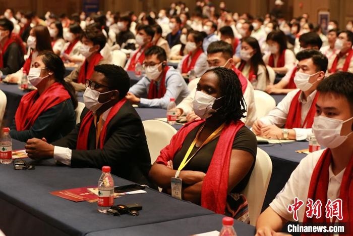 第十六屆“聯(lián)合國教科文組織孔子教育獎”9月27日晚在山東曲阜揭曉。梁犇 攝