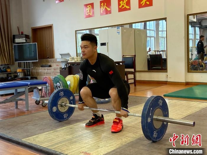 石智勇訓練場景?！×植?攝