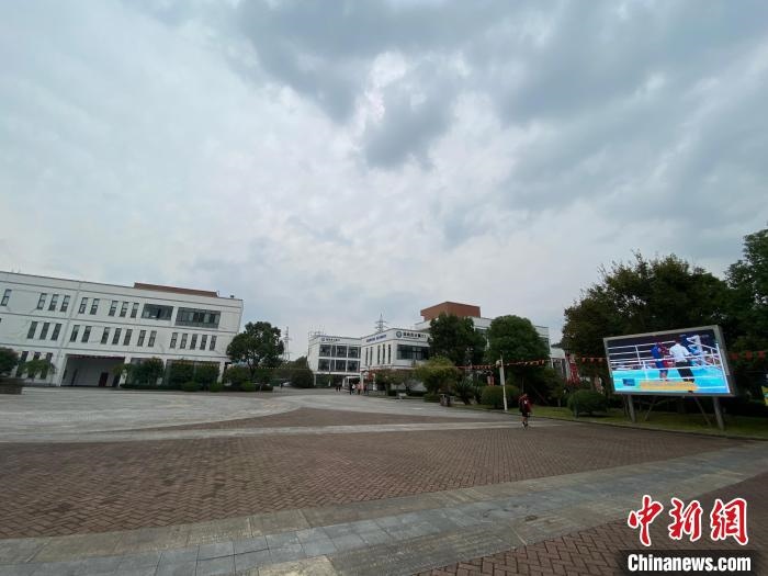 寧波市第二少年兒童業(yè)余體育學校?！×植?攝