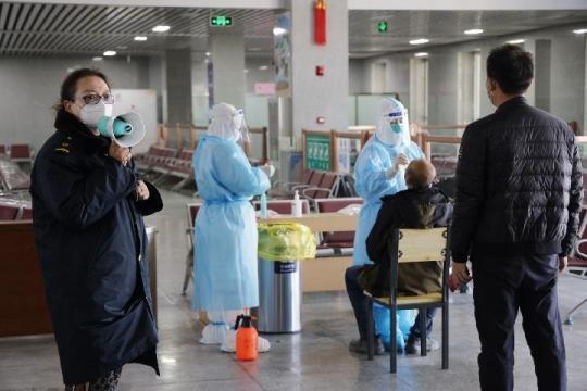 新華全媒+|黨旗高高飄揚(yáng)在額濟(jì)納——萬(wàn)余名黨員挺起額濟(jì)納旗抗疫鋼鐵脊梁