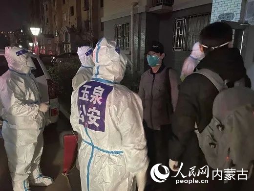 耐心溝通，居民們轉變態(tài)度。平安玉泉供圖