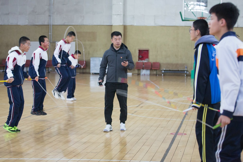 教練楊虎正在指導隊員訓練.jpg