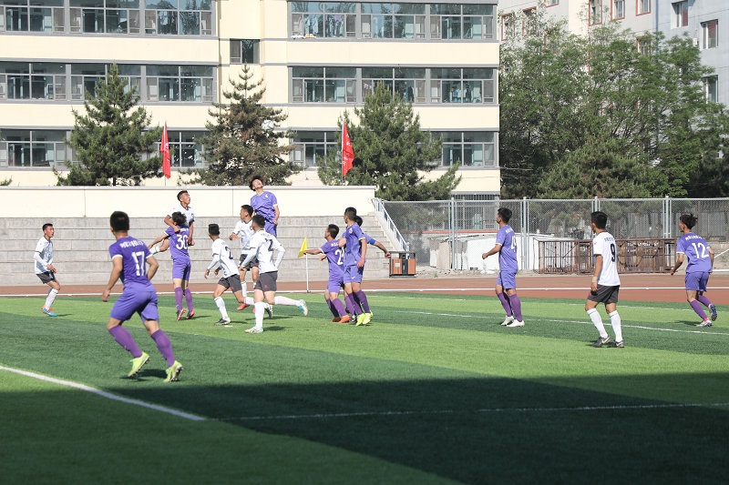 4.大學生足球聯(lián)賽本科組比賽現(xiàn)場 內(nèi)蒙古科技大學（紫色）對陣內(nèi)蒙古農(nóng)業(yè)大學.JPG