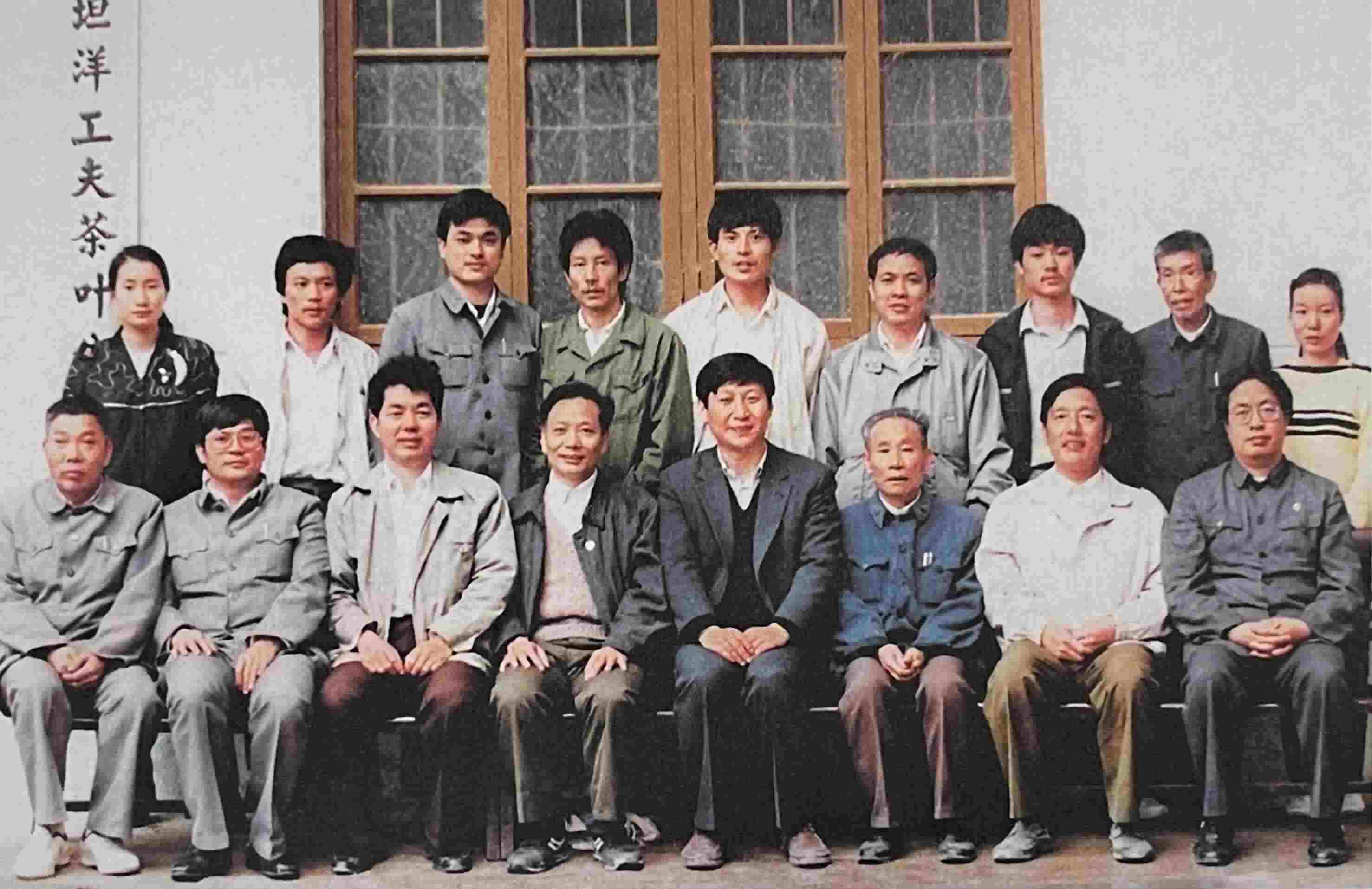 1990年5月，剛調(diào)任福州市委書記的習(xí)近平到寧德交接工作時(shí)，調(diào)研福安市社口鄉(xiāng)坦洋工夫茶葉公司。