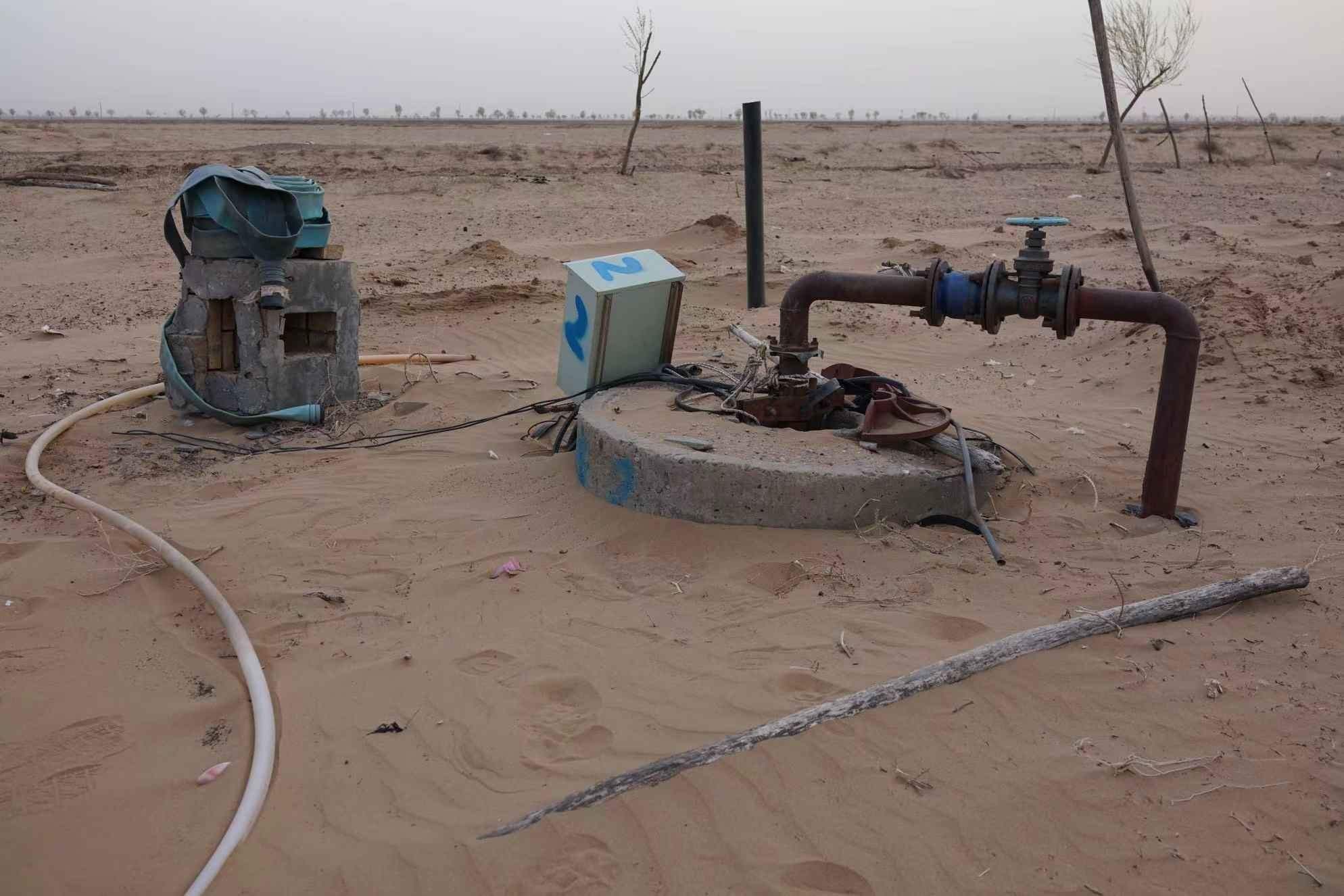 項目地以北的一個澆灌機井。 人民網(wǎng)記者 游天燚攝