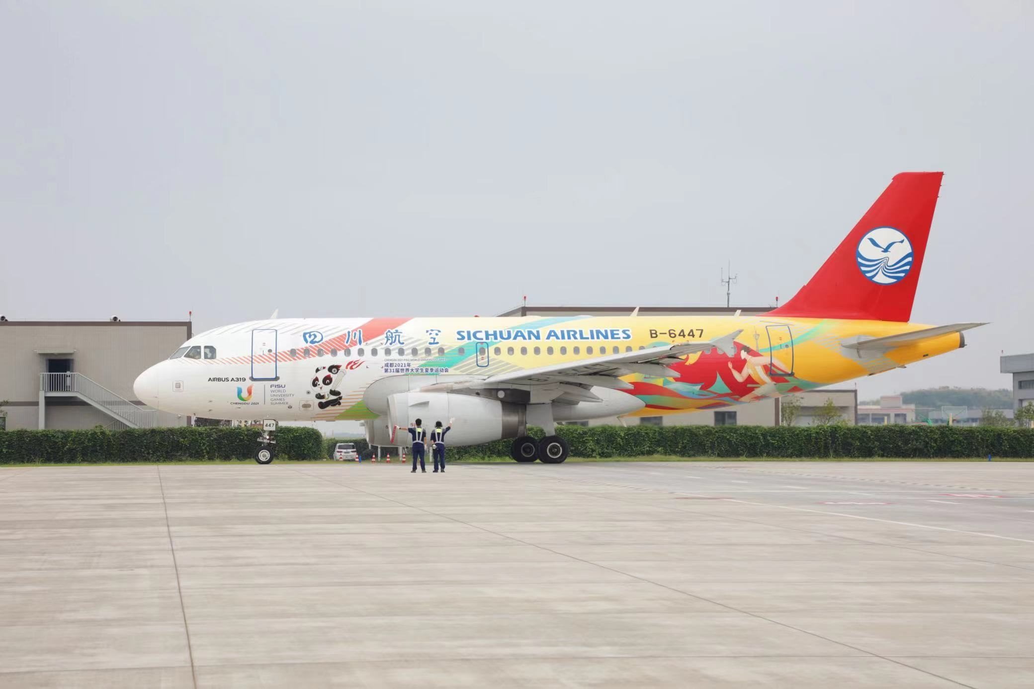 “大運(yùn)號(hào)”主題彩繪飛機(jī)。 圖片來(lái)源：成都大運(yùn)會(huì)執(zhí)委會(huì) 趙汪洋攝