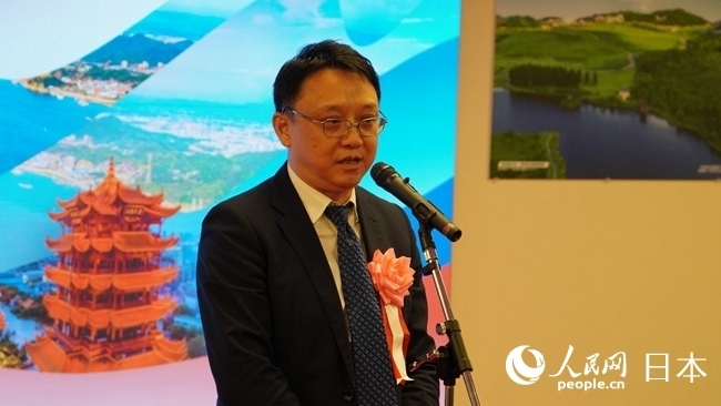 （圖片說(shuō)明：東京中國(guó)文化中心主任羅玉泉致辭。人民網(wǎng)滕雪 攝）