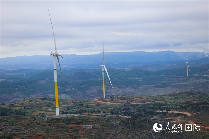 位于云南省曲靖市富源縣的富源西風電基地。（人民網 李發(fā)興攝）