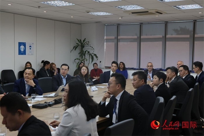 與會(huì)代表參與座談交流。（人民網(wǎng)記者 時(shí)元皓攝）