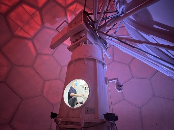 寧德國(guó)家天氣雷達(dá)站工作人員正在清洗雷達(dá)滑環(huán)。人民網(wǎng)高清揚(yáng)攝