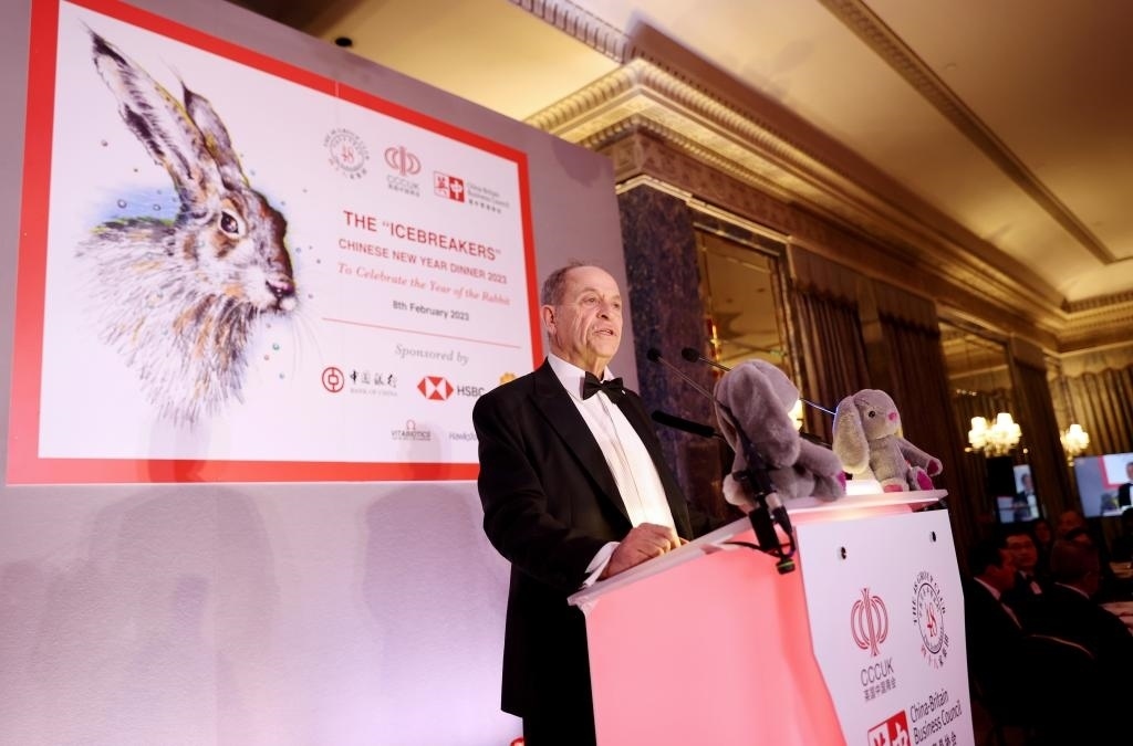 2月8日，英國(guó)48家集團(tuán)俱樂(lè)部主席斯蒂芬·佩里在倫敦舉行的“破冰者”2023新春慶?；顒?dòng)上致辭。