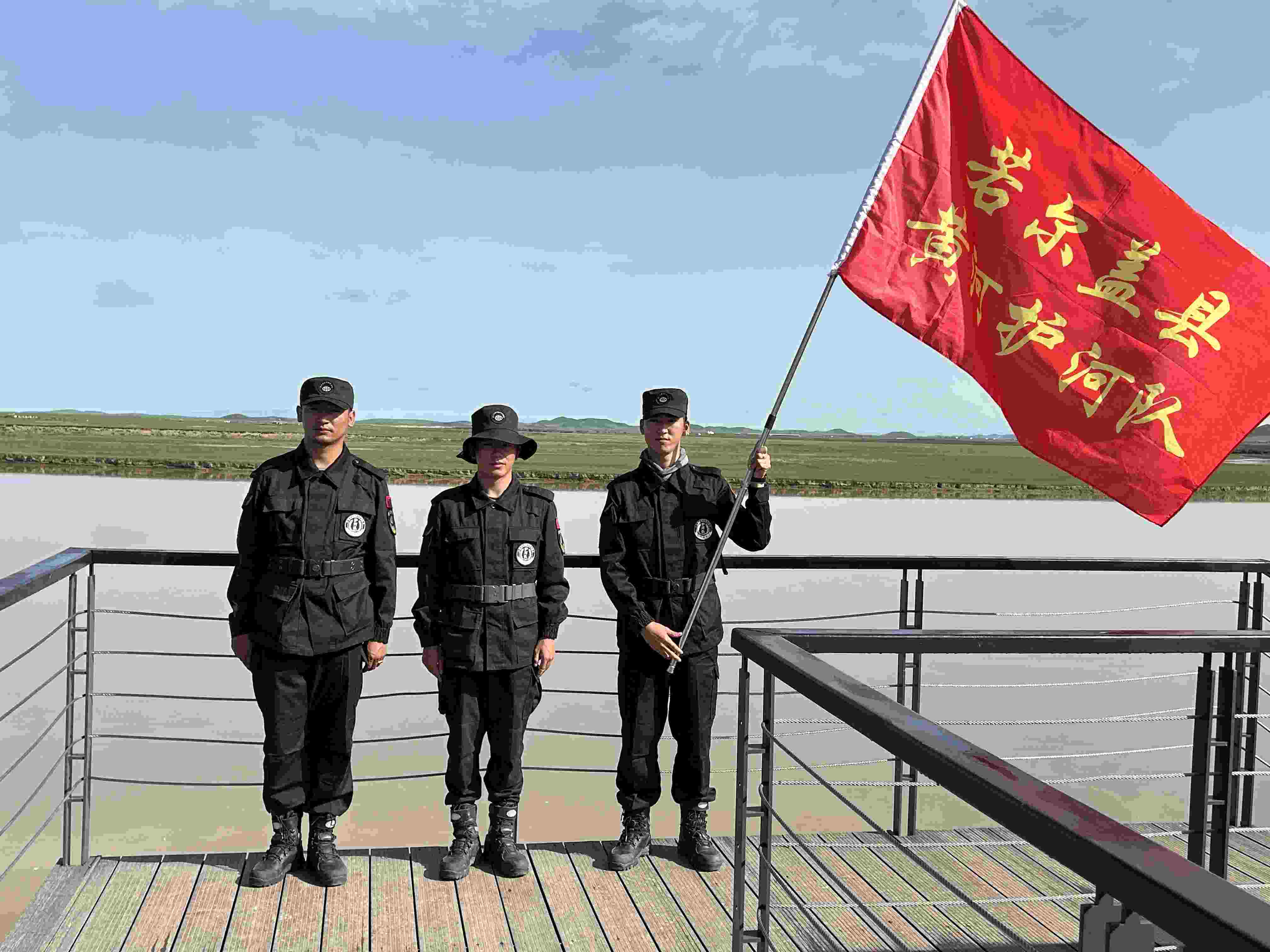 若爾蓋縣黃河護(hù)河隊。人民網(wǎng) 周靜圓攝