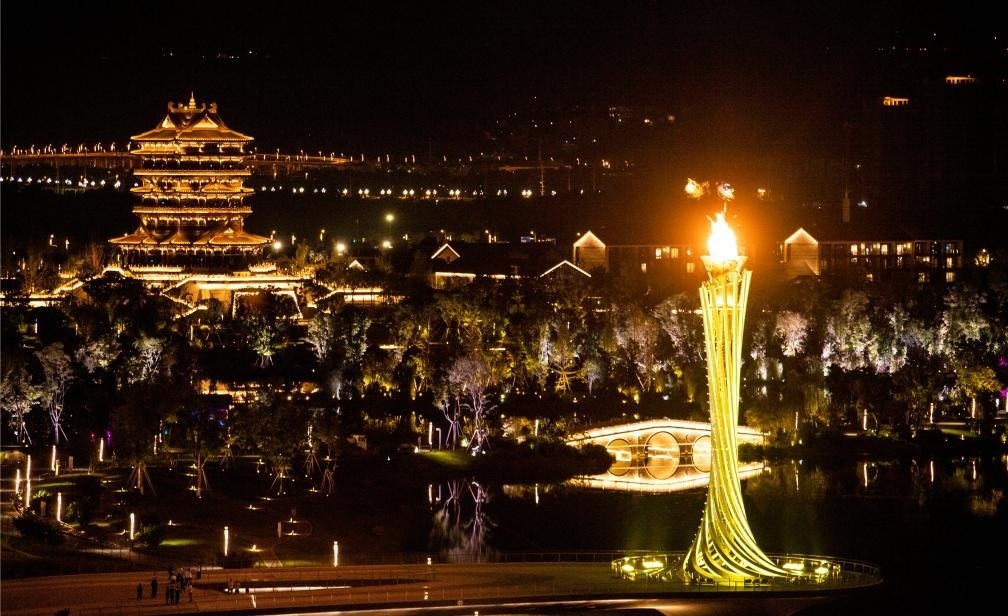 這是7月28日拍攝的成都大運(yùn)會(huì)主火炬。新華社記者曹祎銘攝