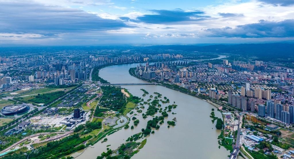 陜西省漢中市漢江兩岸景色。新華社發(fā)（李偉 攝）