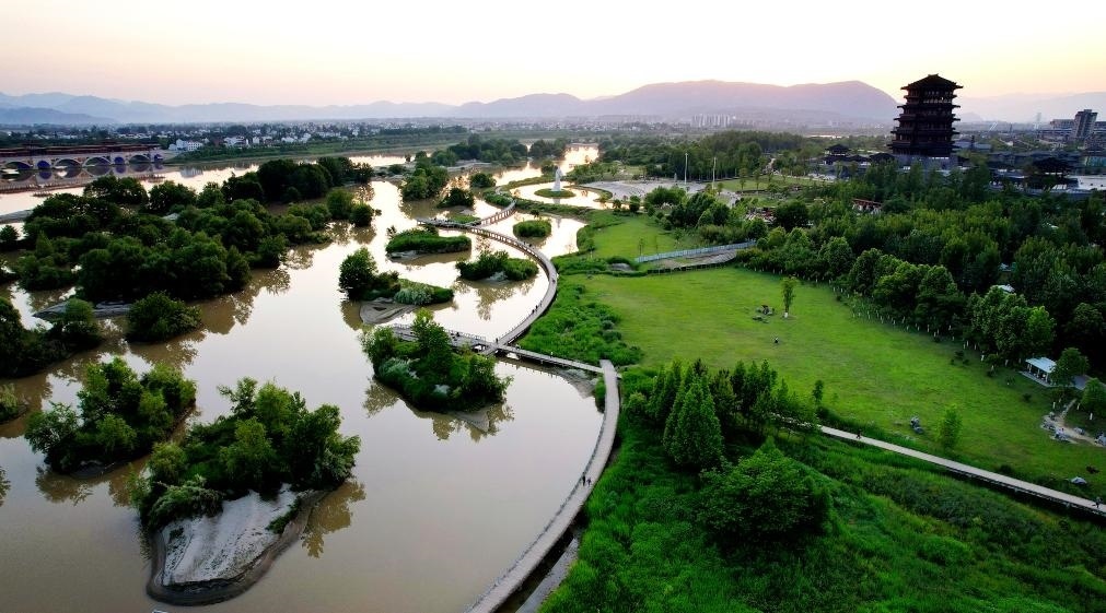 2022年5月16日拍攝的天漢濕地公園景色。新華社記者 邵瑞 攝