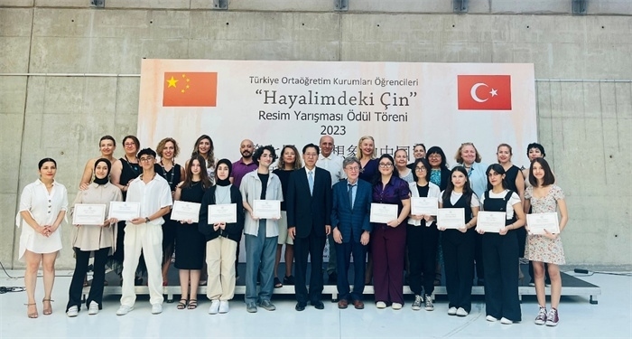 現(xiàn)場合影。