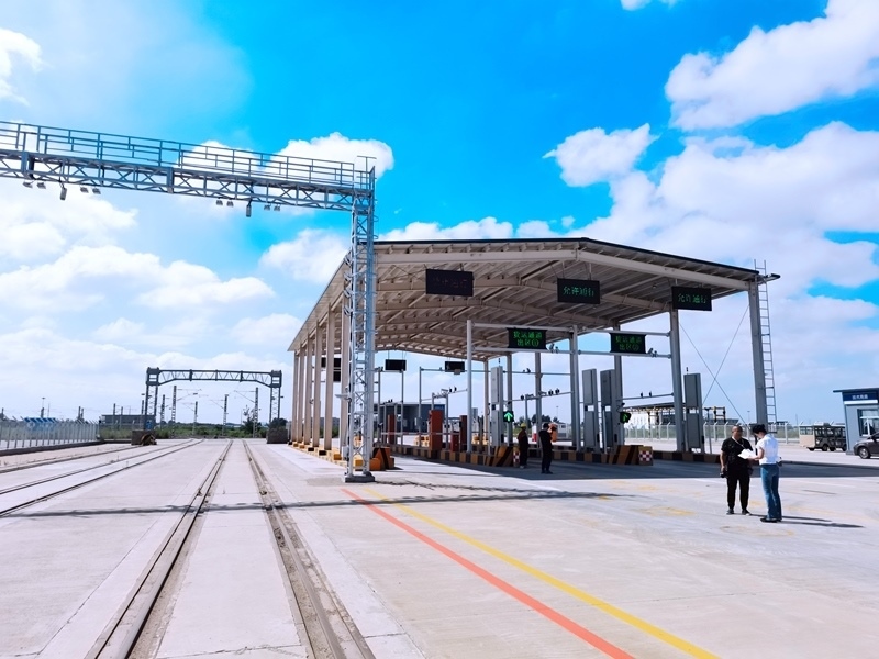 中歐班列（沈陽）集結(jié)中心貨運通道。人民網(wǎng)記者 栗翹楚攝