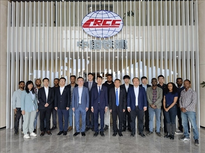 中國土木福州設(shè)計(jì)院埃塞分院團(tuán)隊(duì)合影。受訪對象供圖