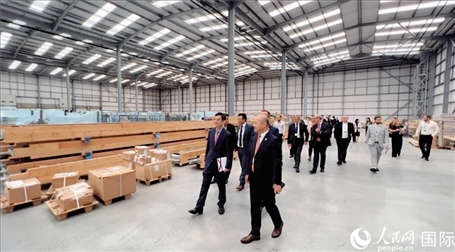 圖為旗艦倉(cāng)現(xiàn)場(chǎng)。人民網(wǎng) 郭錦標(biāo)攝