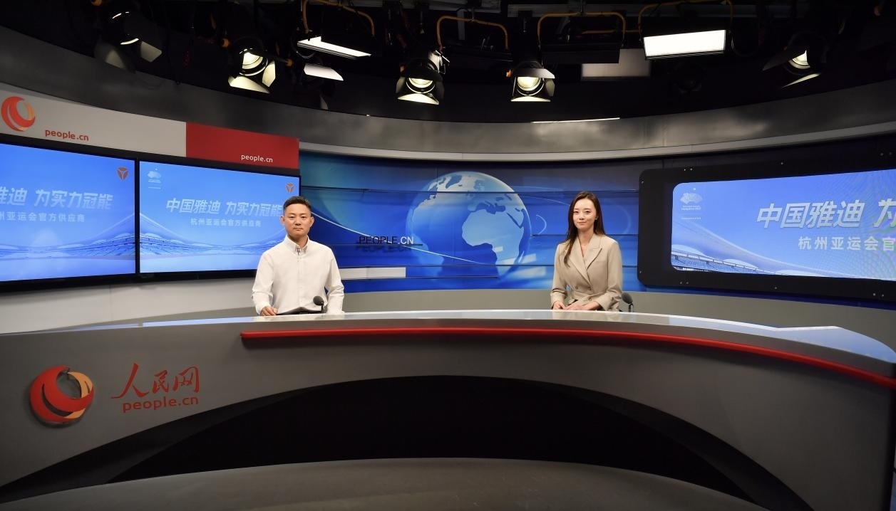 雅迪科技集團(tuán)全球營銷與服務(wù)總裁王家中接受人民網(wǎng)記者采訪。人民網(wǎng)記者 于凱攝