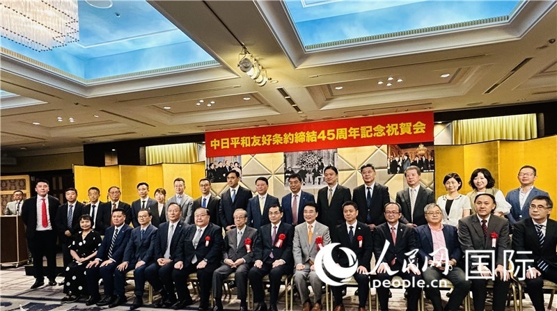 到場(chǎng)嘉賓合影留念。人民網(wǎng) 蔣曉辰攝