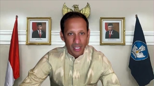 印尼教育、文化、研究和技術(shù)部部長(zhǎng)納迪姆·馬卡里姆發(fā)表視頻致辭（清華大學(xué)東南亞中心供圖）