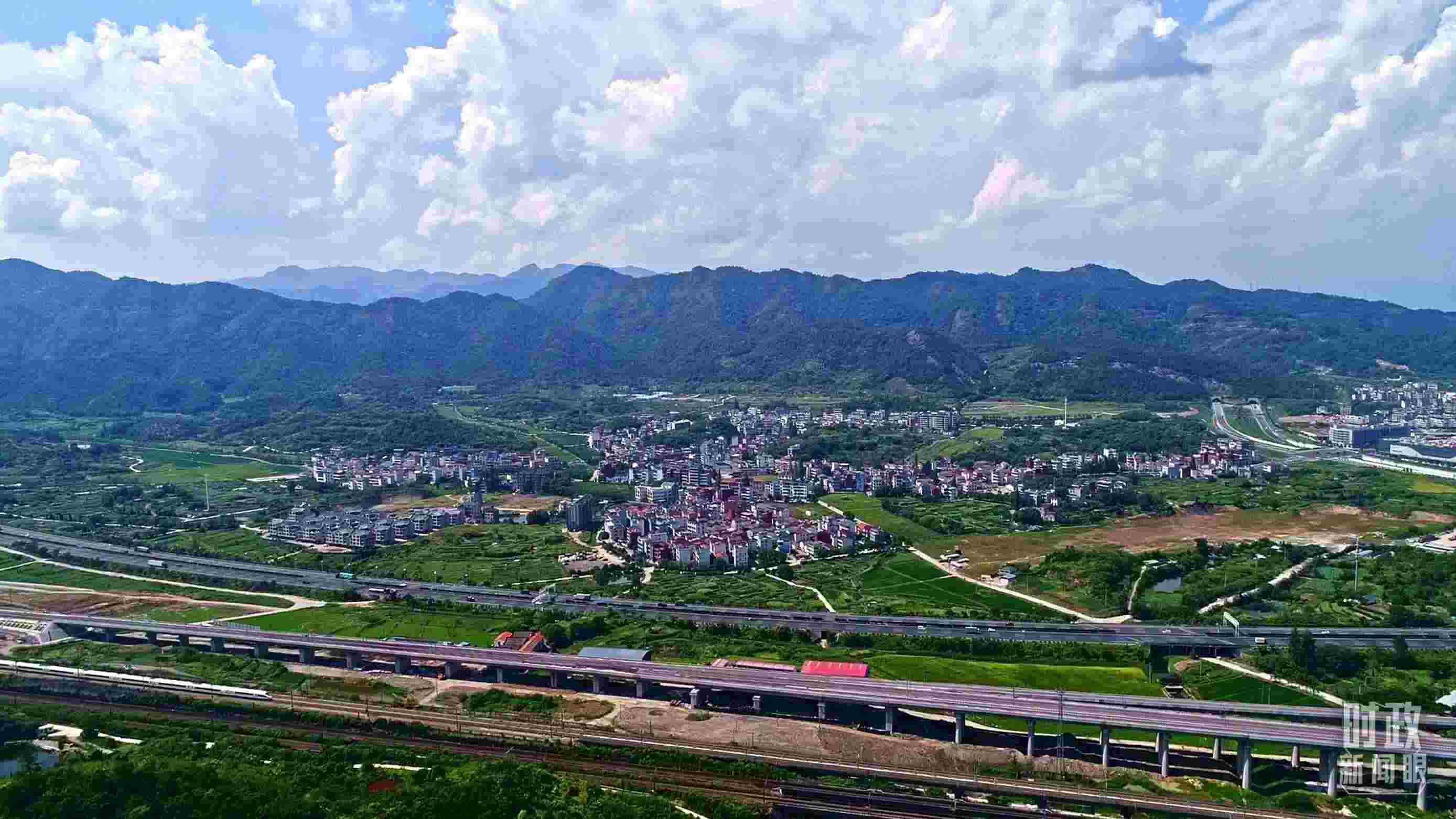 △李祖村航拍。（總臺(tái)央視記者范凱拍攝）