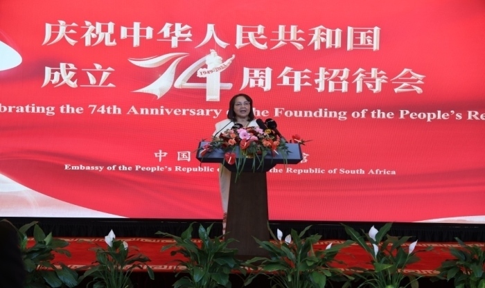 德利萊代表南政府向中國政府和人民致以誠摯祝賀。中國駐南非使館供圖
