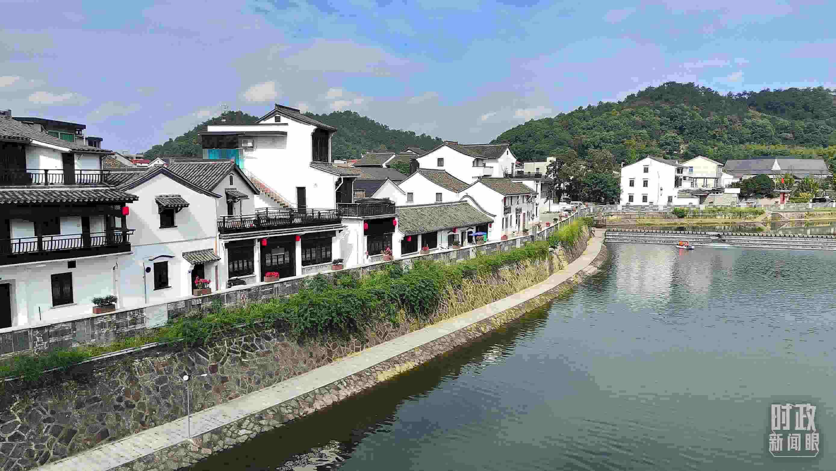 △“楓橋經(jīng)驗(yàn)”發(fā)源地諸暨市楓橋鎮(zhèn)。（總臺(tái)央視記者楊立峰拍攝）