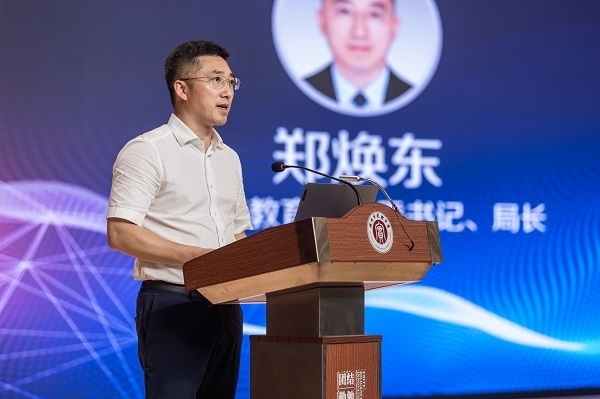 溫州市教育局黨委書記、局長鄭煥東講話。溫州市教育局供圖