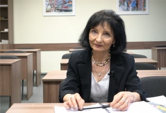 阿拉在白大孔院接受記者采訪(fǎng)。人民網(wǎng)記者 皇甫萬(wàn)里攝