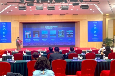 現(xiàn)場發(fā)布《2023旅游景區(qū)品牌傳播優(yōu)秀案例》。人民網(wǎng)記者 劉微攝