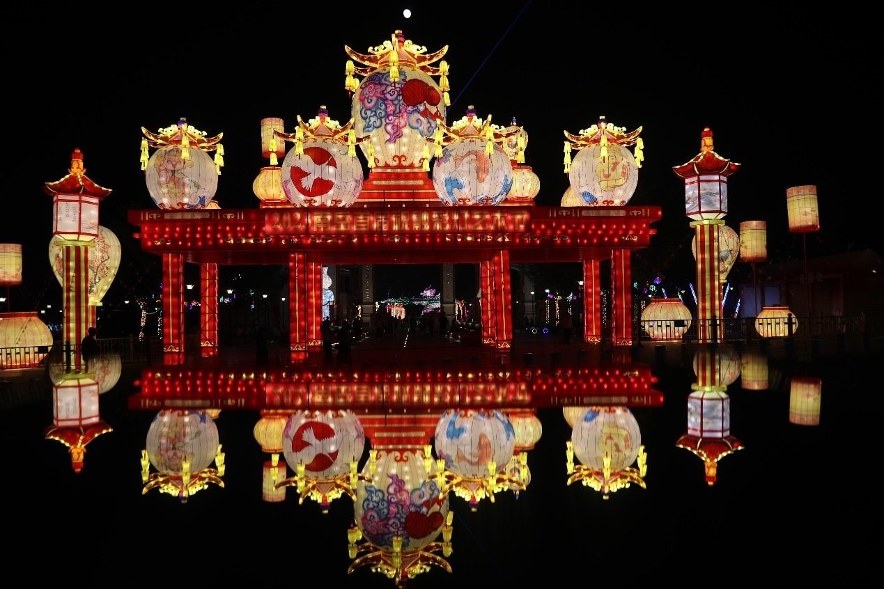 中秋國(guó)慶期間，南岳祝融文旅小鎮(zhèn)舉辦祝融花燈節(jié)。曹正平攝