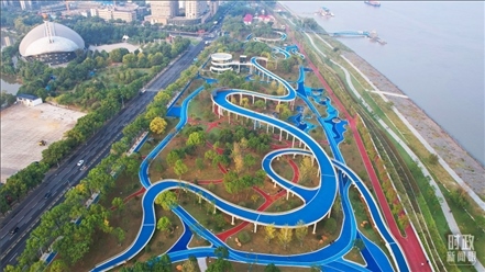 △俯瞰長(zhǎng)江國(guó)家文化公園九江城區(qū)段。（總臺(tái)記者李海峰拍攝）