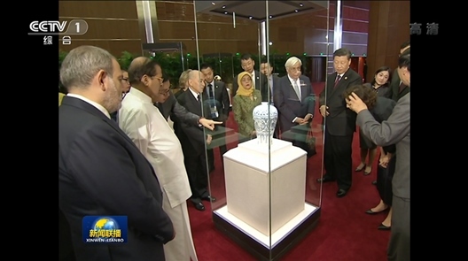 2019年5月15日，中外領(lǐng)導(dǎo)人共同參觀“大美亞細(xì)亞——亞洲文明展”。（視頻截圖）