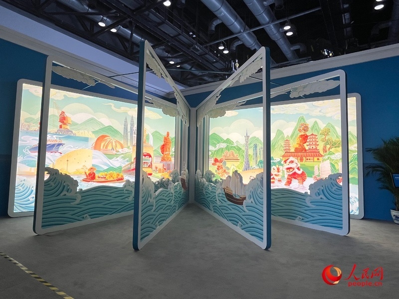 新聞中心媒體公共工作區(qū)兩側矗立著打開的“書畫”。人民網(wǎng)記者 杜燕飛攝