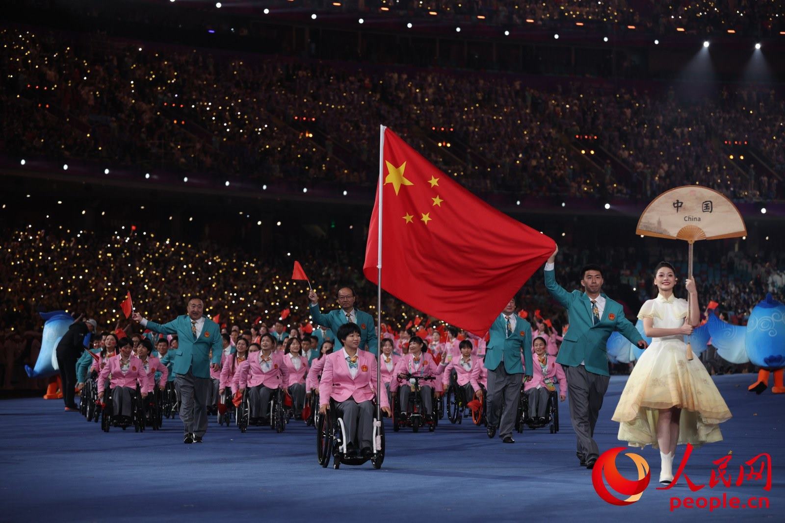 開幕式上，中國體育代表團入場。人民網(wǎng) 周靜圓攝