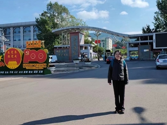 北京交通大學(xué)退休教師李唐軍在西昌學(xué)院。校方供圖