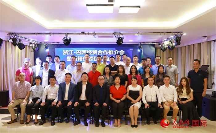 與會嘉賓合影。人民網(wǎng)記者 陳海琪攝