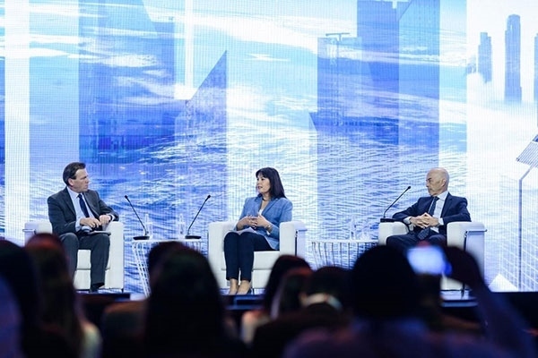 牛津大學(xué)研究全球化與發(fā)展問題的教授伊恩·戈爾?。ㄓ乙唬┍硎?，全球格局的變化是結(jié)構(gòu)性的，各國特別是西方國家必須順應(yīng)變化。迪拜商會供圖