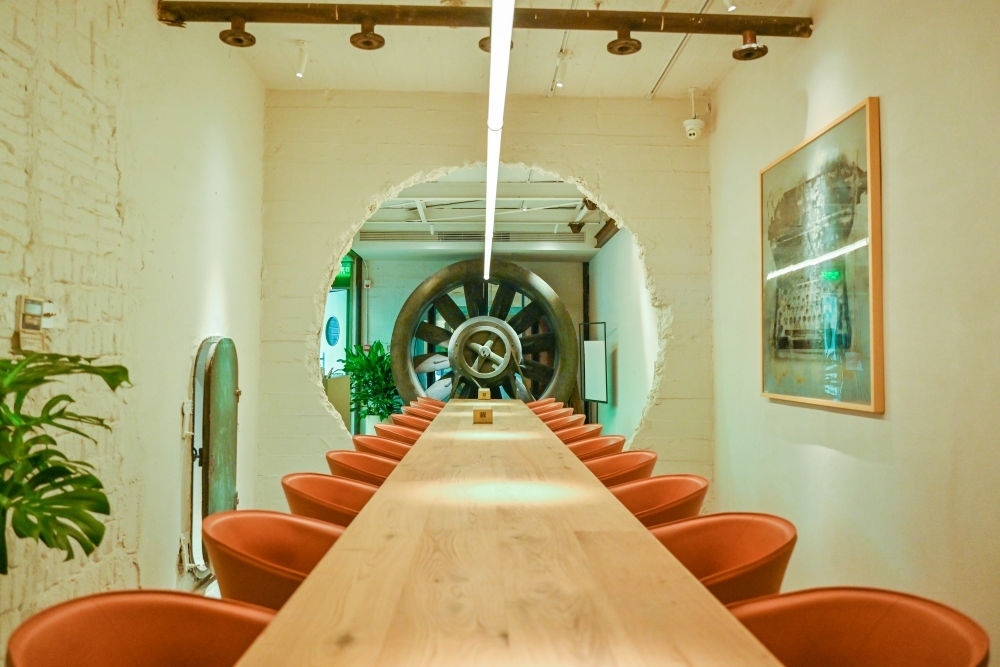 “絲聯(lián)166”園區(qū)內保留工業(yè)遺存的咖啡館。（受訪者供圖）