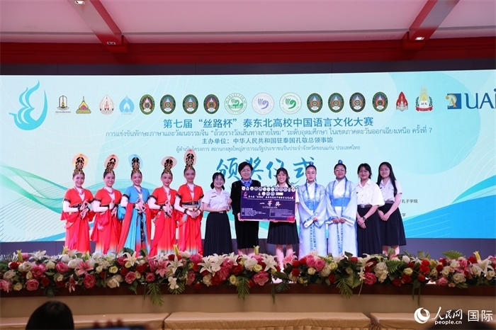 來(lái)自瑪哈沙拉坎大學(xué)的參賽隊(duì)伍榮獲一等獎(jiǎng)。人民網(wǎng)記者 孫廣勇攝