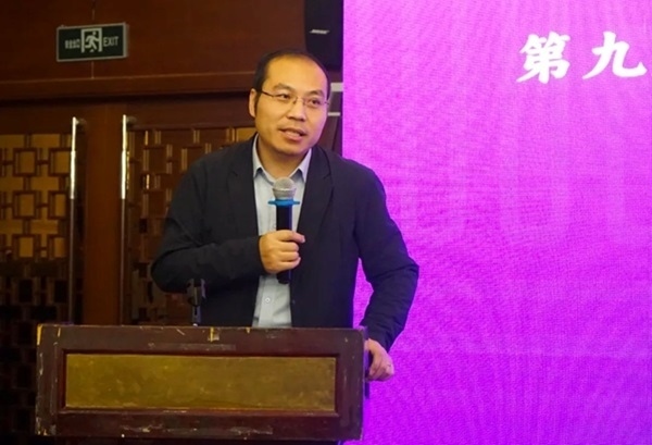 清華大學(xué)社會(huì)科學(xué)學(xué)院副院長(zhǎng)、政治學(xué)系長(zhǎng)聘教授孟天廣在研討會(huì)上總結(jié)發(fā)言。主辦方供圖