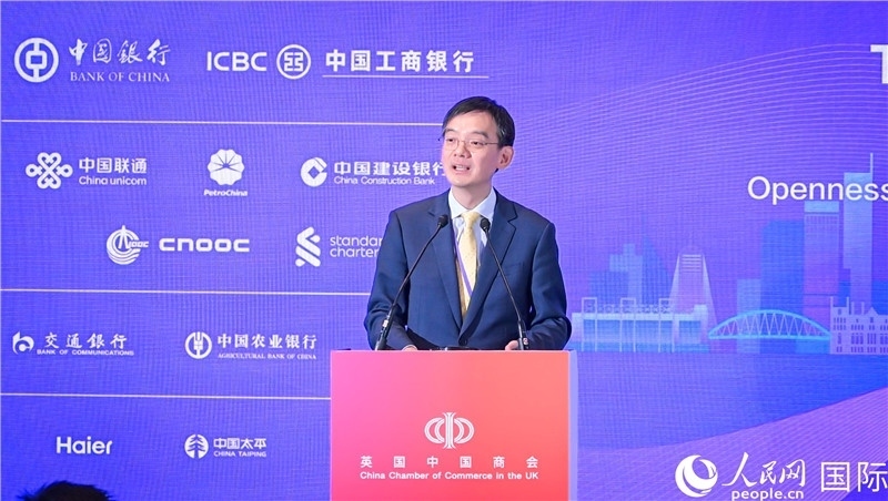 1. 英國(guó)中國(guó)商會(huì)會(huì)長(zhǎng)、中國(guó)銀行倫敦分行行長(zhǎng)方文建 致歡迎辭。郭錦標(biāo)攝_副本