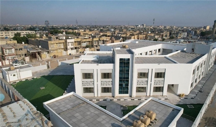 已經(jīng)完工的伊拉克瓦西特省第20號(hào)學(xué)校。該學(xué)校為合院式全功能建筑，包括教學(xué)樓，圖書室，實(shí)驗(yàn)室，保衛(wèi)室等。 趙沖攝