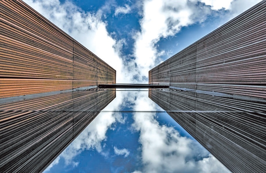  開放共享 今年9月，改造升級后的上海凝聚力工程博物館開門迎客。博物館大廳公共區(qū)域在功能提升、資源整合后，釋放更多公共服務(wù)空間，帶給市民更多新體驗(yàn)。 上海某餐廳法國籍廚師 邁克爾·溫德林?jǐn)z