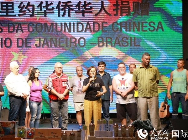 捐贈(zèng)活動(dòng)中方發(fā)起人之一的孫特英女士在捐贈(zèng)活動(dòng)中致辭。人民網(wǎng)記者 陳海琪攝