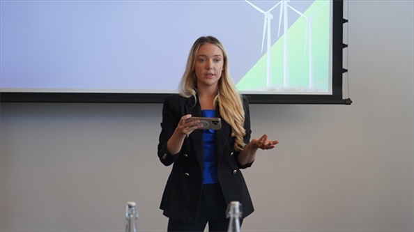 南非駐亞洲和金磚國(guó)家無(wú)任所大使蘇克拉爾代表吉娜·布朗發(fā)言。 人民網(wǎng) 張茜攝