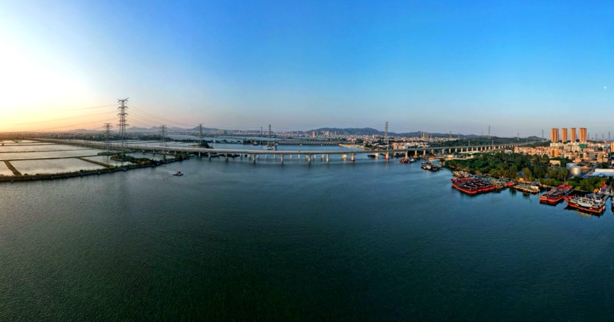 汕汕鐵路練特江大橋。國(guó)鐵集團(tuán)供圖